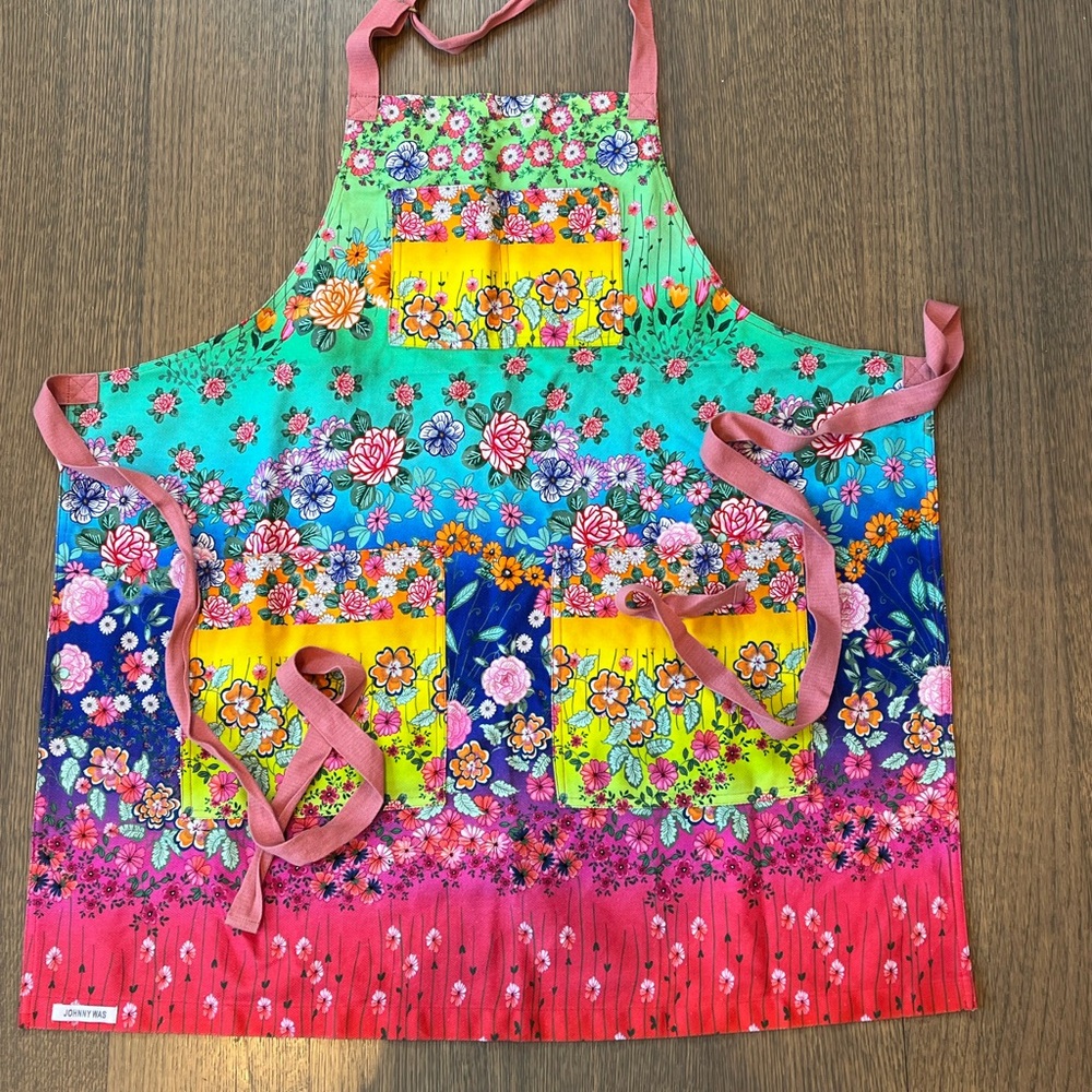 JOHNNY WAS apron (used a few times at sales event), GREAT condition, like new 💐